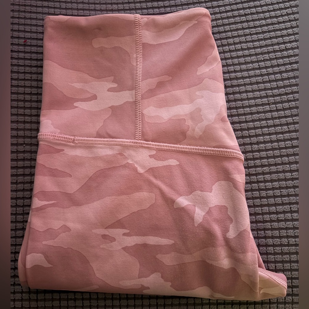Athleta Women’s Pink Camo Leggings